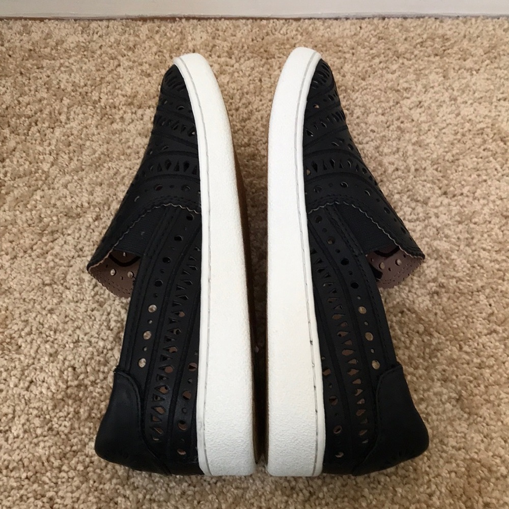 NWOB! UGG size 7 black leather perforated sneakers - Picture 5 of 8